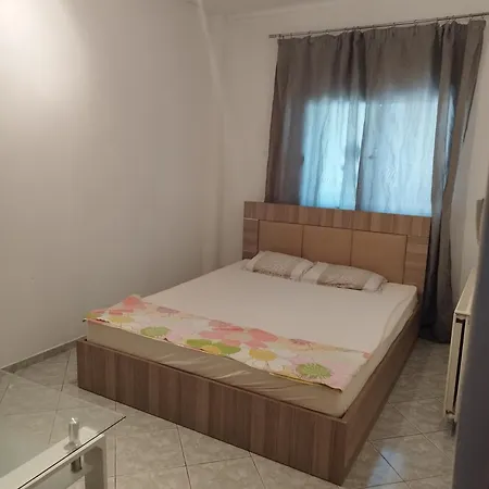 Iris Apartment *